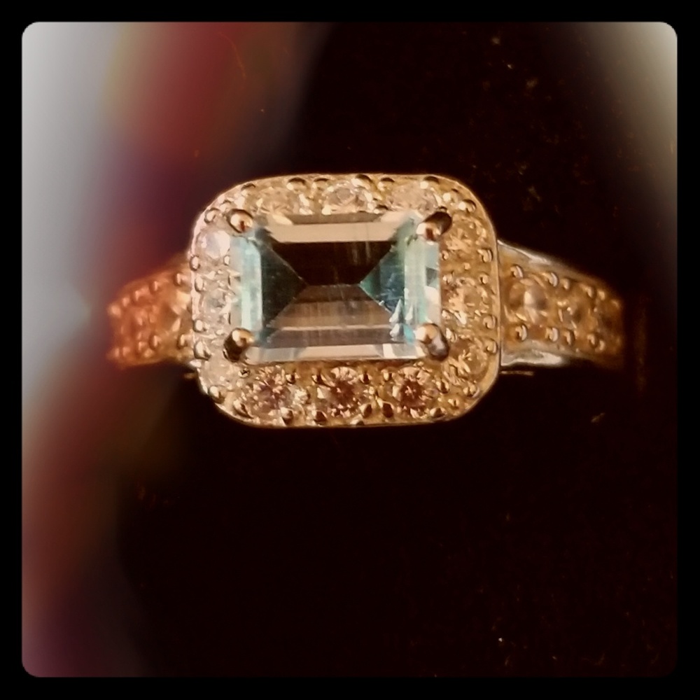 Aquamarine Ring with diamond accents